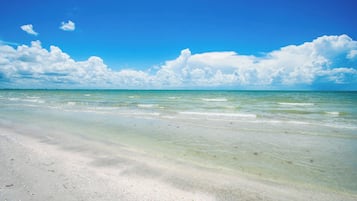 Am Strand, Liegestühle, Strandtücher