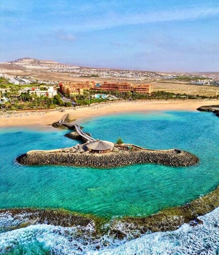 Gorgeous 4 bedroom family villa with private pool, front line to the Golf Course