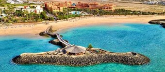 Gorgeous 4 bedroom family villa with private pool, front line to the Golf Course