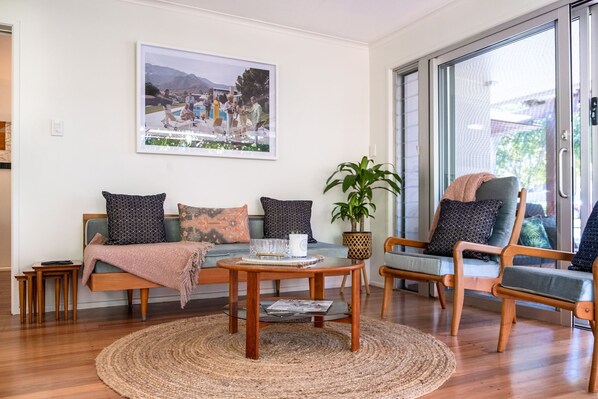 TV, books, stereo, offices