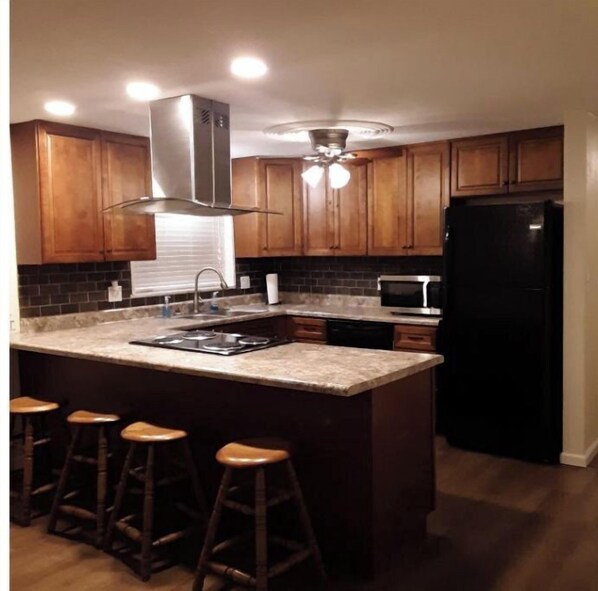 Fridge, microwave, oven, stovetop