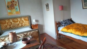 4 bedrooms, iron/ironing board, free WiFi