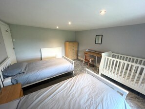 3 bedrooms, iron/ironing board, free WiFi, bed sheets - Spacious 3BR Cottage in Beautiful Rural Setting - Pass the Keys (Castle Douglas)