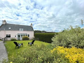 Unclassified image, 2 of 28, button