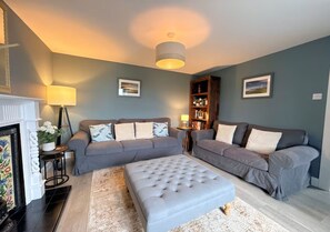 Smart TV - Spacious 3BR Cottage in Beautiful Rural Setting - Pass the Keys (Castle Douglas)