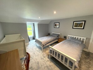 3 bedrooms, iron/ironing board, free WiFi, bed sheets