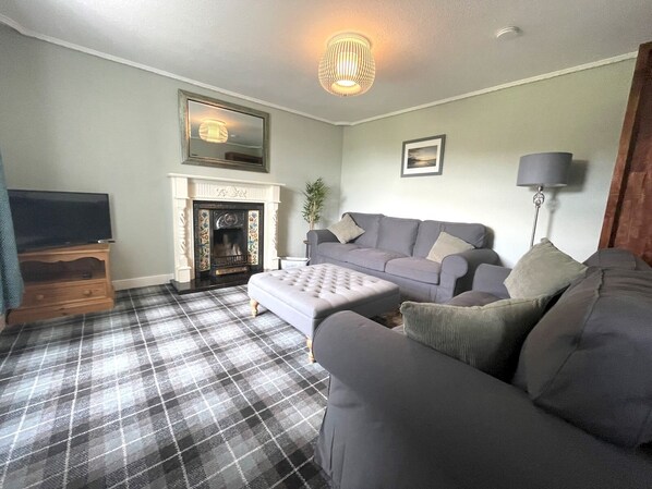 Smart TV - Spacious 3BR Cottage in Beautiful Rural Setting - Pass the Keys (Castle Douglas)