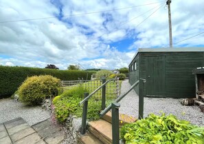 Property grounds - Spacious 3BR Cottage in Beautiful Rural Setting - Pass the Keys (Castle Douglas)