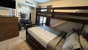 3 bedrooms, desk, iron/ironing board, travel crib