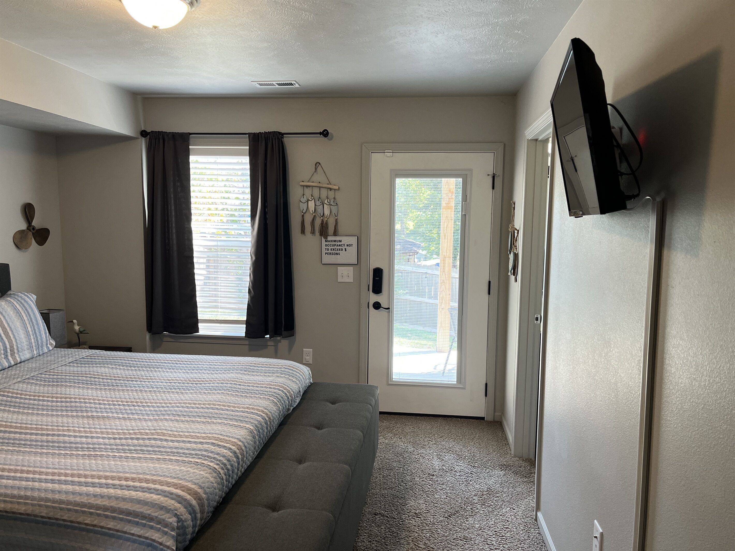 3 bedrooms, desk, iron/ironing board, travel crib
