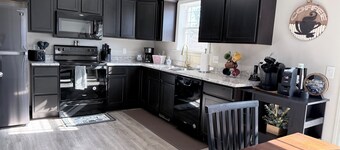 Newer Downtown Home- Walk to Landing, Scenic Railroad and Restaurants