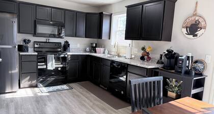 Newer Downtown Home- Walk to Landing, Scenic Railroad and Restaurants