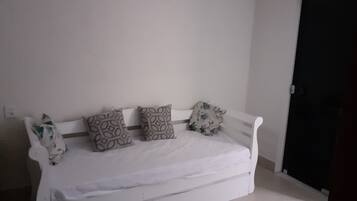 3 Schlafzimmer, Bügeleisen/Bügelbrett, WLAN, Bettwäsche