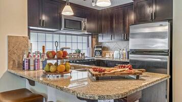 Fridge, microwave, stovetop, dishwasher