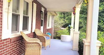 3BR with Fireplace, Smart TV , Near BMW & GSP