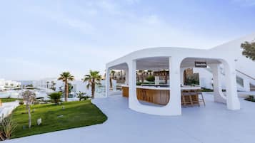 8 restaurantes, se sirve desayuno