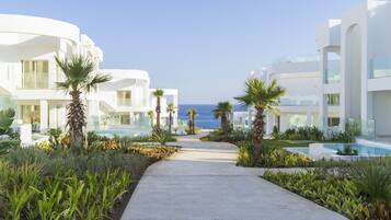 Private beach, sun-loungers, beach umbrellas, beach towels