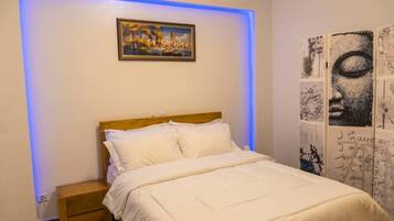 2 bedrooms, in-room safe, desk, iron/ironing board