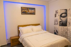 2 camere, una cassaforte in camera, una scrivania, ferro/asse da stiro