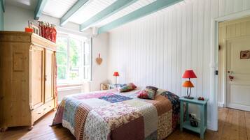 2 bedrooms, iron/ironing board, free WiFi