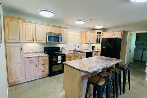 Køleskab, mikrobølgeovn, ovn, kogeplade