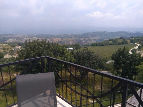5 Bedroom Fully Furnished Detached Villa, sleeps 11, Private Car & Pool,   