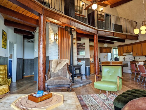 Conjuring Creek Cabin on Wizard Lake