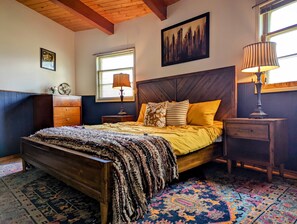 4 bedrooms, travel crib, free WiFi, bed sheets - Conjuring Creek Cabin on Wizard Lake (Leduc county)