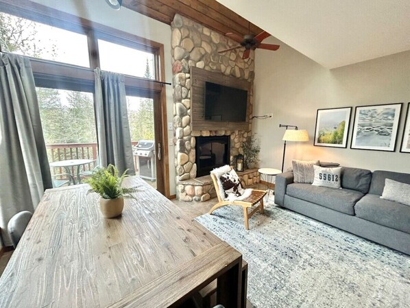 Smart TV, fireplace, table tennis