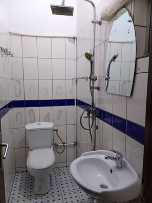 Shower - F3 Bordeaux Kotto Baden Baden (Douala)