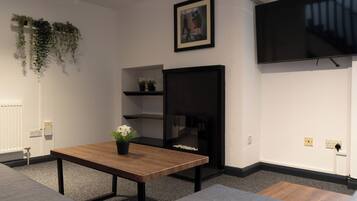 Superior Apartment | Desk, free WiFi, bed sheets