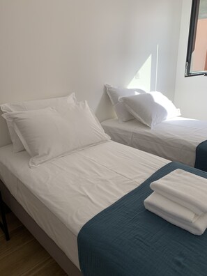 2 chambres, fer et planche à repasser, Wi-Fi gratuit, draps fournis