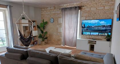 Vacation home rental with pool and beach for 10 people