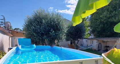 Vacation home rental with pool and beach for 10 people