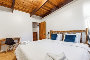 3 makuuhuonetta, silitysrauta/-lauta, ilmainen Wi-Fi, vuodevaatteet