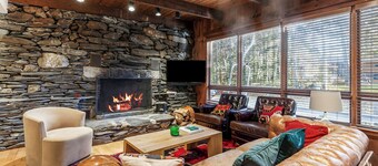 Kilbourne Lodge ︙ Cozy Mid-Mod ︙ Fireplace ︙ Ski Shuttle