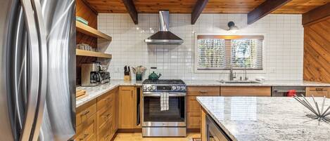 Refrigerador, microondas, horno, placa de cocina