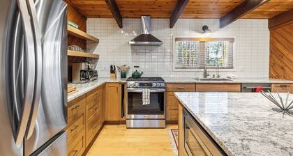 Kilbourne Lodge ïž Cozy Mid-Mod ïž Fireplace ïž Ski Shuttle