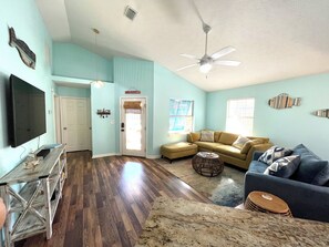 Smart TV, caminetto, impianto stereo