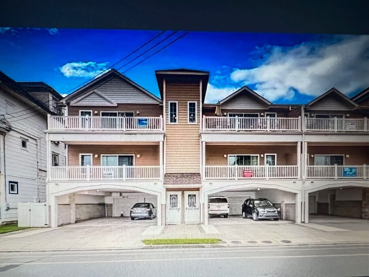 Top Floor Spacious Condo 2 Blocks from Boardwalk & Beach