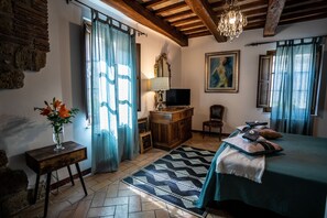 2 bedrooms, desk, free WiFi, bed sheets