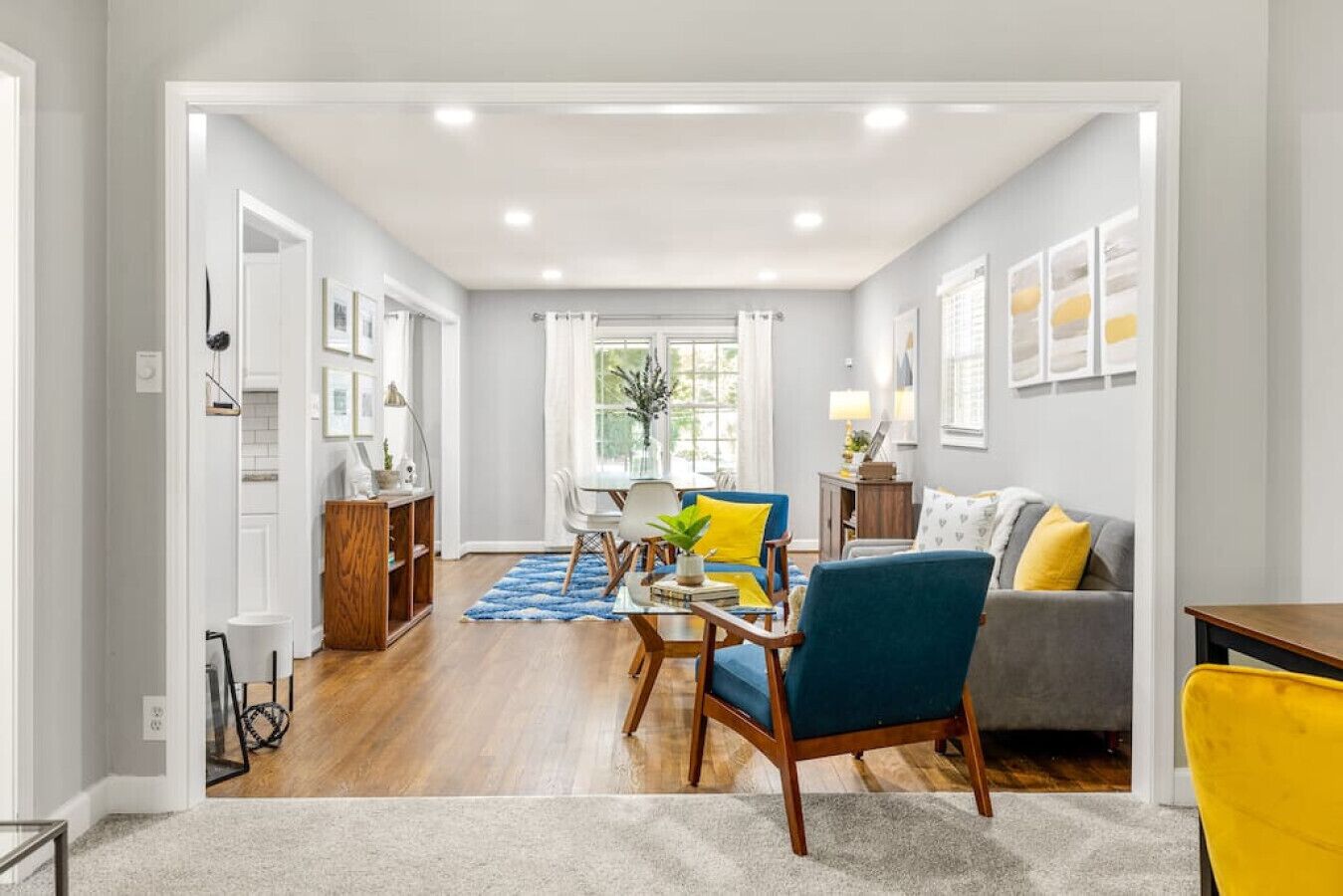 Smart TV, Netflix, streaming services, stereo