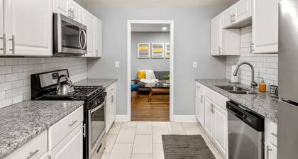 Large and Luxurious Modern Reno 10 min from DT ATL