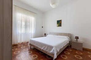 2 chambres, fer et planche à repasser, accès Internet