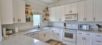 Fun, Sun, Fishing. 2 minute walk to the beach!