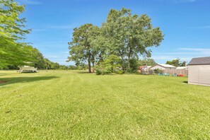 Property grounds - LONG TERM STAYS, King Temperpidic, Breaux Bridge (Breaux Bridge)