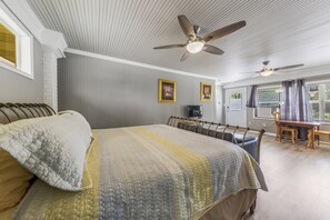 1 habitación, tabla de planchar con plancha, wifi gratis y ropa de cama