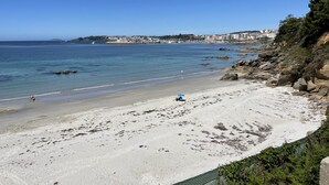 På stranden