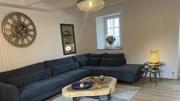 Smart-tv, boeken en een stereo