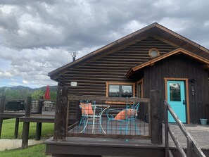 Exterior - Cheerful 6bedrm Cabin, Teton Views- convenient to GTNP, Yellowstone, Swan Valley (Victor)